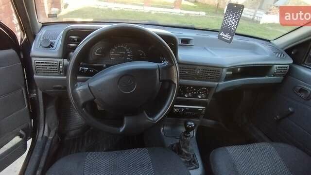 Синий Дэу Нексия, объемом двигателя 1.5 л и пробегом 218 тыс. км за 1300 $, фото 6 на Automoto.ua