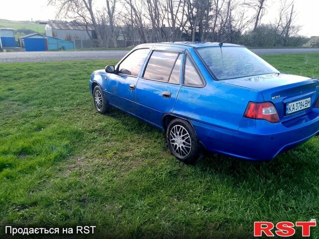 Синий Дэу Нексия, объемом двигателя 1.5 л и пробегом 250 тыс. км за 1200 $, фото 3 на Automoto.ua