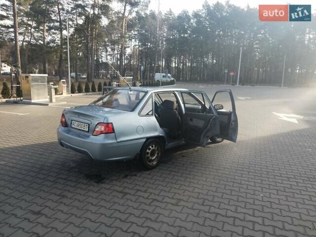 Синий Дэу Нексия, объемом двигателя 1.5 л и пробегом 80 тыс. км за 2000 $, фото 3 на Automoto.ua
