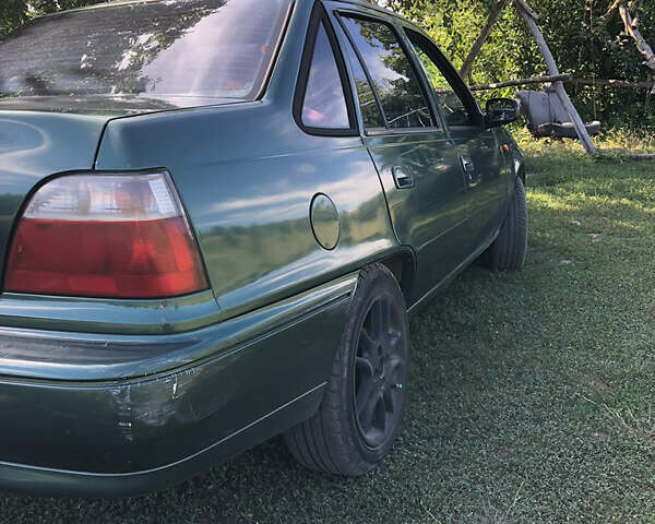 Зеленый Дэу Нексия, объемом двигателя 1.5 л и пробегом 470 тыс. км за 1100 $, фото 1 на Automoto.ua