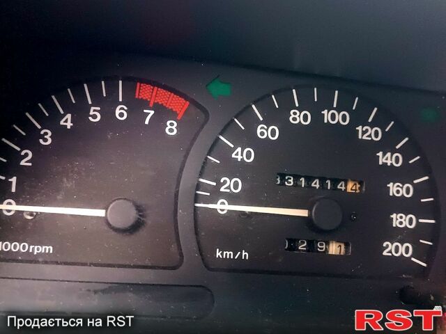 Зеленый Дэу Нексия, объемом двигателя 1.5 л и пробегом 331 тыс. км за 2300 $, фото 5 на Automoto.ua