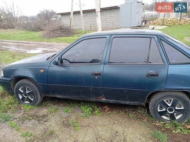 Зеленый Дэу Нексия, объемом двигателя 1.5 л и пробегом 300 тыс. км за 591 $, фото 3 на Automoto.ua