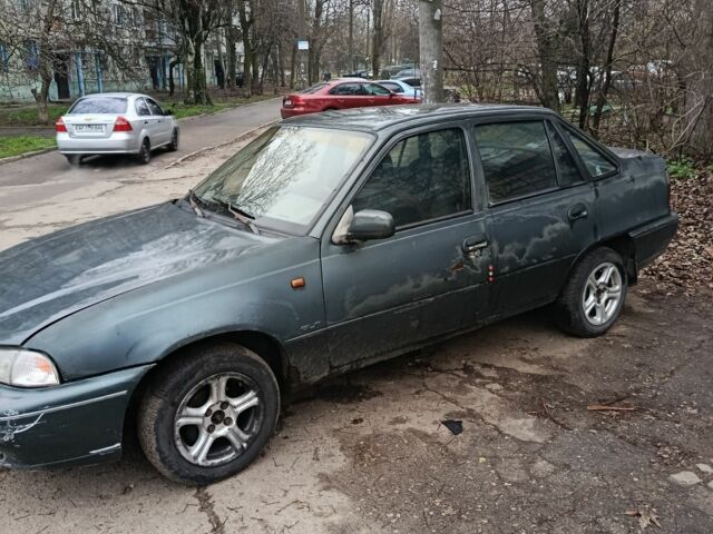 Зеленый Дэу Нексия, объемом двигателя 1.5 л и пробегом 330 тыс. км за 1000 $, фото 7 на Automoto.ua