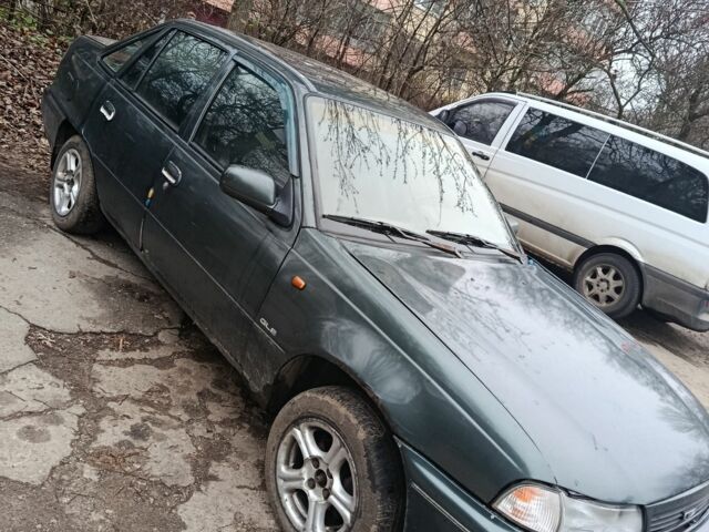 Зеленый Дэу Нексия, объемом двигателя 1.5 л и пробегом 330 тыс. км за 1000 $, фото 5 на Automoto.ua