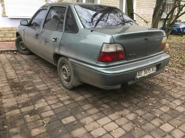 Зеленый Дэу Нексия, объемом двигателя 1.5 л и пробегом 232 тыс. км за 1018 $, фото 5 на Automoto.ua