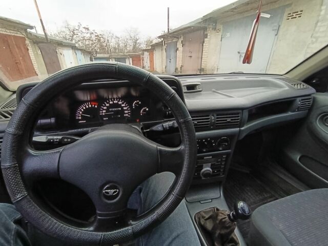 Зеленый Дэу Нексия, объемом двигателя 1.5 л и пробегом 119 тыс. км за 1300 $, фото 4 на Automoto.ua