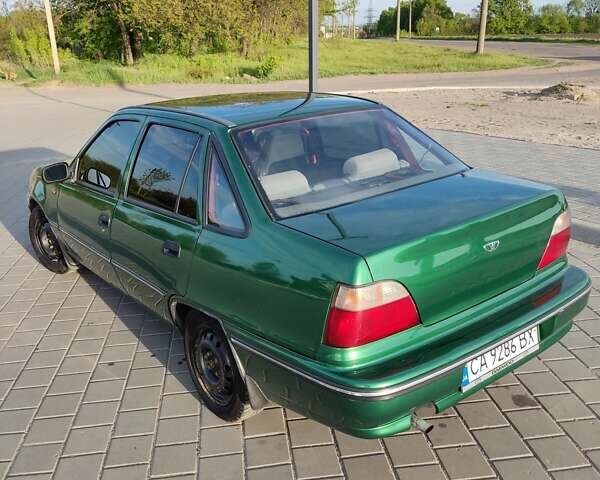 Зеленый Дэу Нексия, объемом двигателя 1.5 л и пробегом 300 тыс. км за 999 $, фото 1 на Automoto.ua