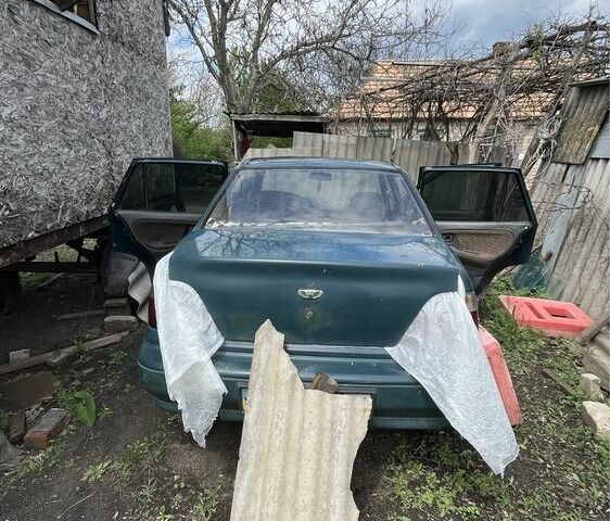 Зеленый Дэу Нексия, объемом двигателя 1.5 л и пробегом 300 тыс. км за 1000 $, фото 1 на Automoto.ua