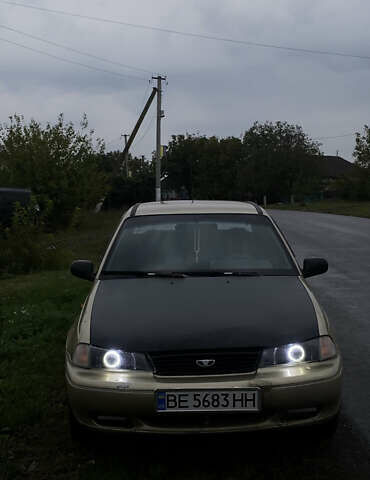 Зеленый Дэу Нексия, объемом двигателя 1.5 л и пробегом 182 тыс. км за 1400 $, фото 1 на Automoto.ua