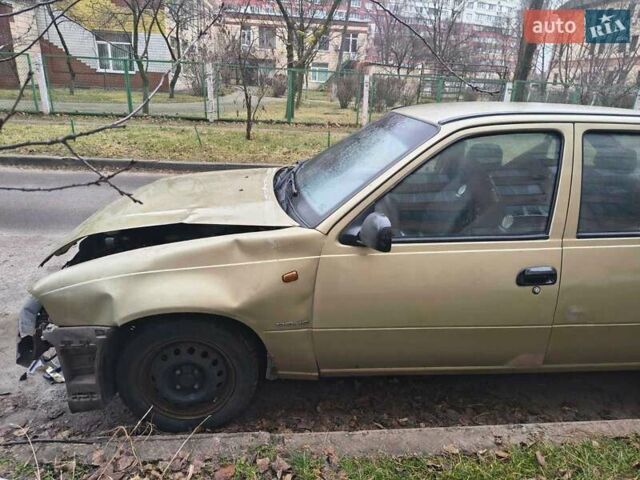 Зеленый Дэу Нексия, объемом двигателя 1.5 л и пробегом 99 тыс. км за 420 $, фото 3 на Automoto.ua