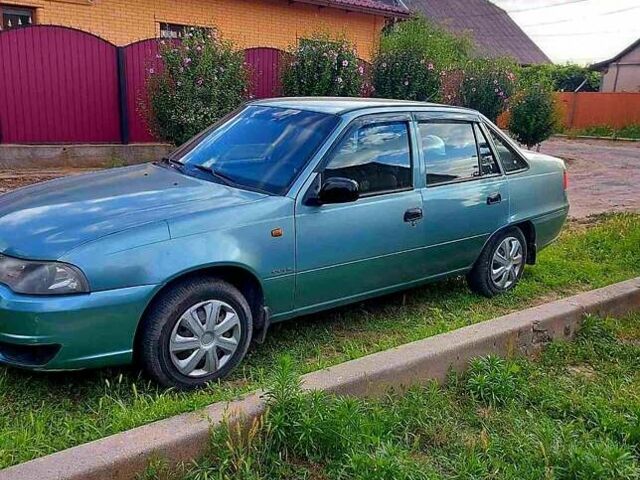 Зеленый Дэу Нексия, объемом двигателя 1.6 л и пробегом 108 тыс. км за 3000 $, фото 2 на Automoto.ua