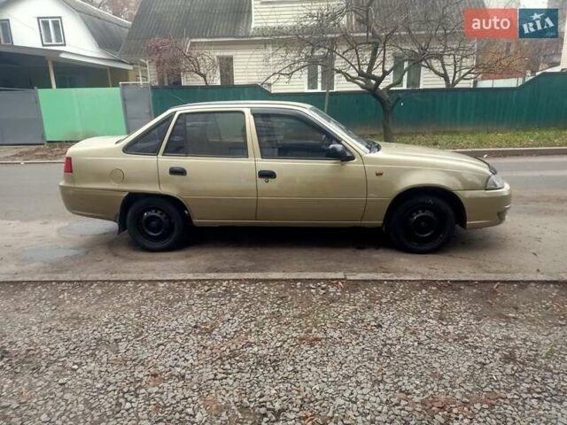 Зеленый Дэу Нексия, объемом двигателя 1.6 л и пробегом 232 тыс. км за 1900 $, фото 2 на Automoto.ua