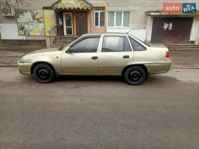 Зеленый Дэу Нексия, объемом двигателя 1.6 л и пробегом 232 тыс. км за 1900 $, фото 3 на Automoto.ua