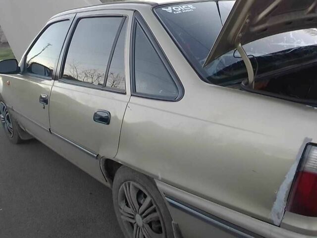 Помаранчевий Деу Нексія, об'ємом двигуна 1.5 л та пробігом 187 тис. км за 1800 $, фото 5 на Automoto.ua