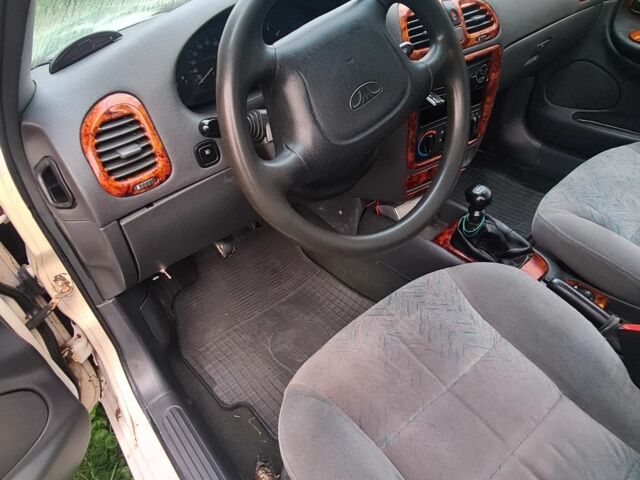 Белый Дэу Нубира, объемом двигателя 0 л и пробегом 75 тыс. км за 500 $, фото 2 на Automoto.ua