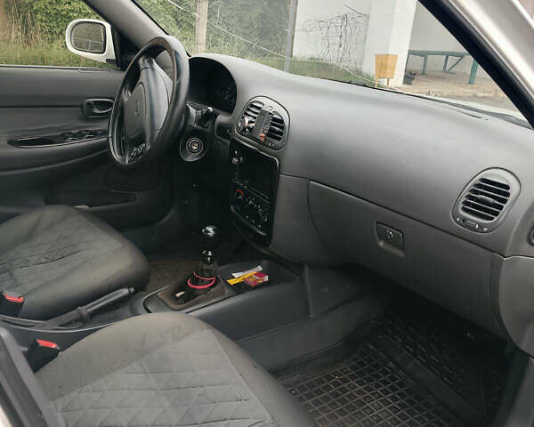 Белый Дэу Нубира, объемом двигателя 1.6 л и пробегом 196 тыс. км за 2100 $, фото 5 на Automoto.ua