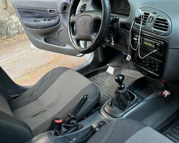 Белый Дэу Нубира, объемом двигателя 1.6 л и пробегом 373 тыс. км за 2100 $, фото 15 на Automoto.ua