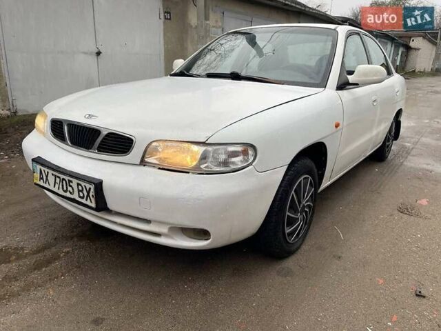 Белый Дэу Нубира, объемом двигателя 1.6 л и пробегом 250 тыс. км за 1500 $, фото 2 на Automoto.ua