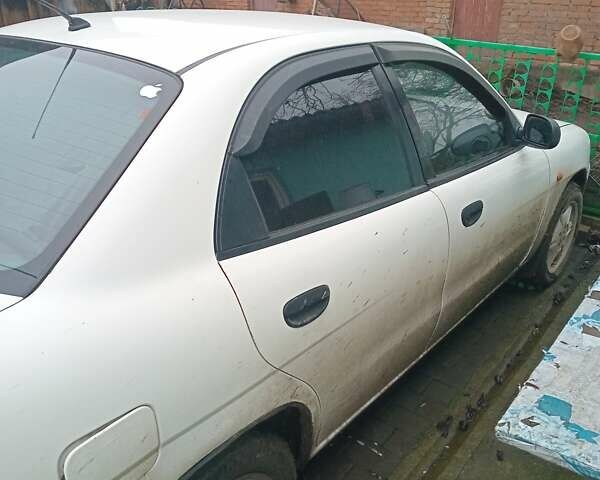 Белый Дэу Нубира, объемом двигателя 1.6 л и пробегом 250 тыс. км за 1600 $, фото 3 на Automoto.ua