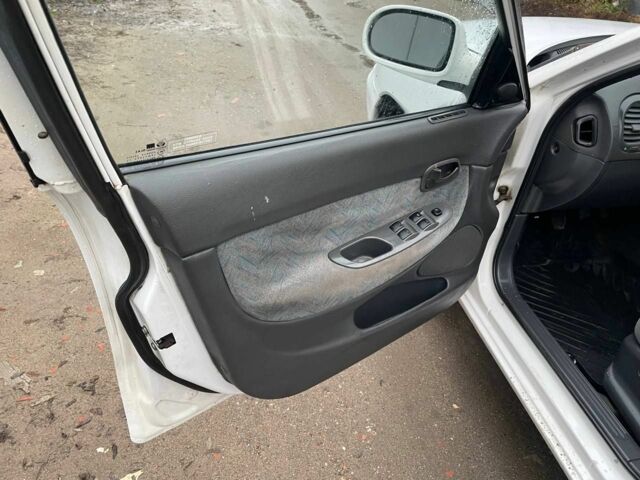 Білий Деу Нубіра, об'ємом двигуна 1.6 л та пробігом 250 тис. км за 1500 $, фото 15 на Automoto.ua