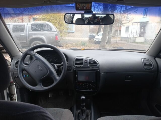 Белый Дэу Нубира, объемом двигателя 0 л и пробегом 280 тыс. км за 1000 $, фото 1 на Automoto.ua