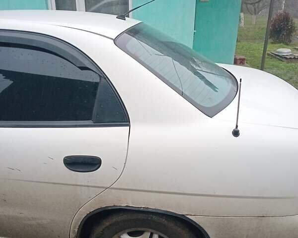 Белый Дэу Нубира, объемом двигателя 1.6 л и пробегом 250 тыс. км за 1600 $, фото 2 на Automoto.ua