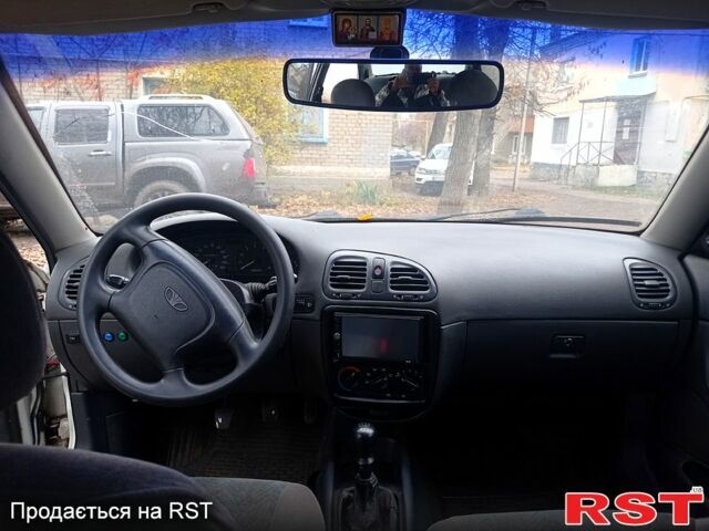 Белый Дэу Нубира, объемом двигателя 1.6 л и пробегом 0 тыс. км за 1000 $, фото 2 на Automoto.ua