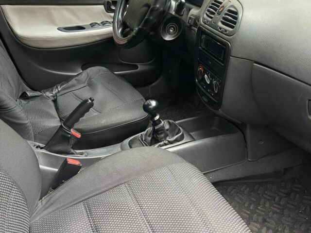 Белый Дэу Нубира, объемом двигателя 1.6 л и пробегом 271 тыс. км за 2300 $, фото 1 на Automoto.ua