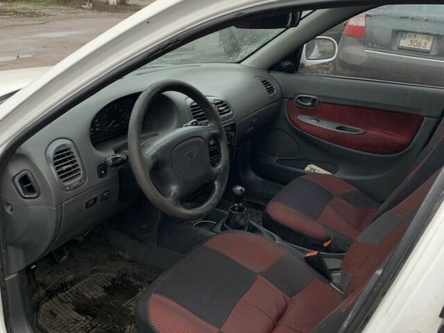 Белый Дэу Нубира, объемом двигателя 1.6 л и пробегом 380 тыс. км за 1900 $, фото 5 на Automoto.ua