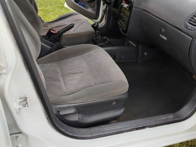 Дэу Нубира 1998 в Камень-Каширский на Automoto.ua Белый Дэу Нубира, объемом двигателя 1.6 л и пробегом 270 тыс. км за 1230 $, фото 6 на Automoto.ua