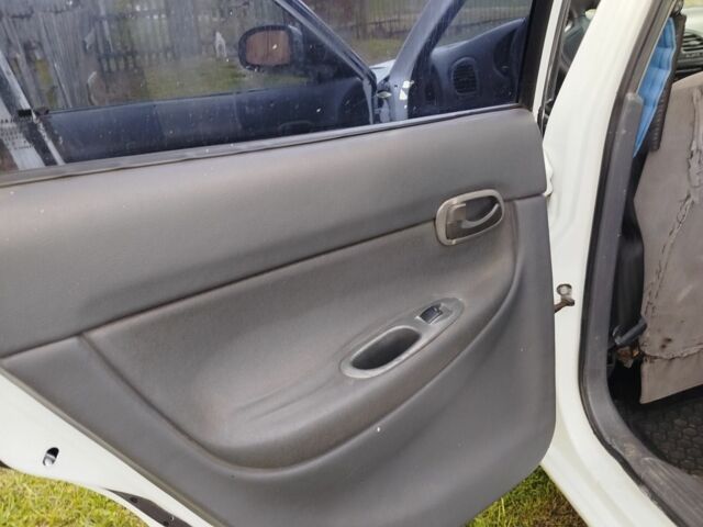 Дэу Нубира 1998 в Камень-Каширский на Automoto.ua Белый Дэу Нубира, объемом двигателя 1.6 л и пробегом 270 тыс. км за 1230 $, фото 9 на Automoto.ua