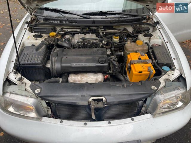 Белый Дэу Нубира, объемом двигателя 1.6 л и пробегом 271 тыс. км за 2300 $, фото 11 на Automoto.ua