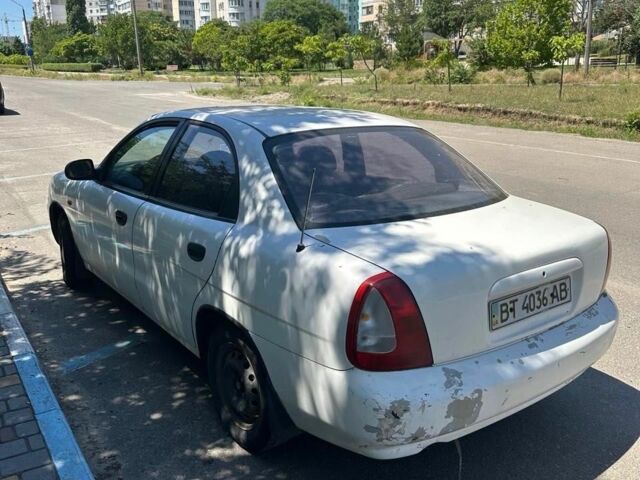 Белый Дэу Нубира, объемом двигателя 1.6 л и пробегом 378 тыс. км за 1300 $, фото 3 на Automoto.ua