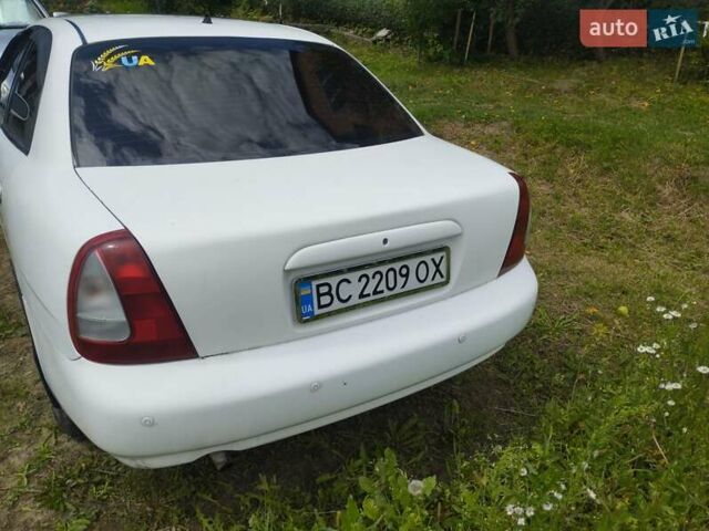Белый Дэу Нубира, объемом двигателя 1.6 л и пробегом 223 тыс. км за 1200 $, фото 1 на Automoto.ua