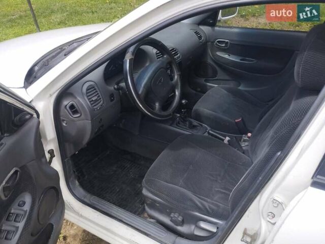 Белый Дэу Нубира, объемом двигателя 1.6 л и пробегом 223 тыс. км за 1200 $, фото 2 на Automoto.ua