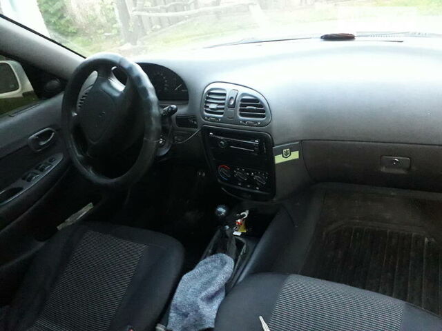 Белый Дэу Нубира, объемом двигателя 1.6 л и пробегом 10 тыс. км за 1800 $, фото 1 на Automoto.ua