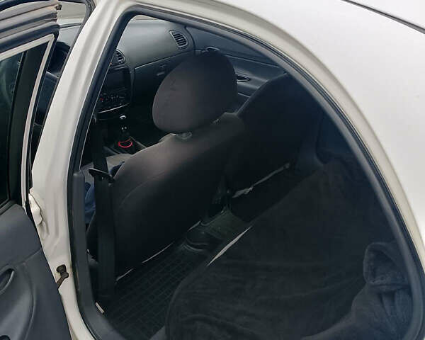 Белый Дэу Нубира, объемом двигателя 1.6 л и пробегом 196 тыс. км за 2100 $, фото 4 на Automoto.ua