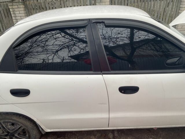 Белый Дэу Нубира, объемом двигателя 1.6 л и пробегом 281 тыс. км за 1600 $, фото 2 на Automoto.ua