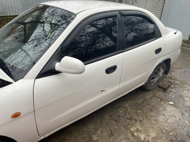 Белый Дэу Нубира, объемом двигателя 1.6 л и пробегом 281 тыс. км за 1600 $, фото 1 на Automoto.ua