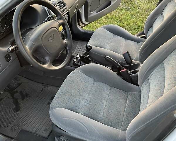 Білий Деу Нубіра, об'ємом двигуна 1.6 л та пробігом 235 тис. км за 1900 $, фото 6 на Automoto.ua