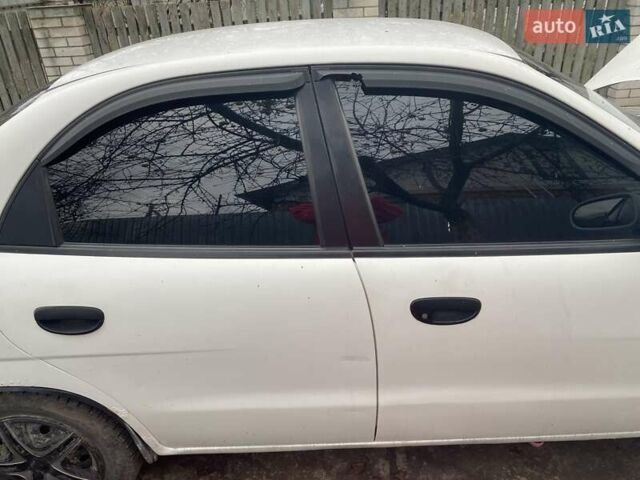 Белый Дэу Нубира, объемом двигателя 1.6 л и пробегом 281 тыс. км за 1600 $, фото 3 на Automoto.ua