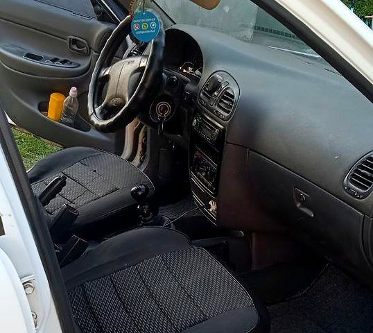 Белый Дэу Нубира, объемом двигателя 1.6 л и пробегом 365 тыс. км за 1800 $, фото 1 на Automoto.ua