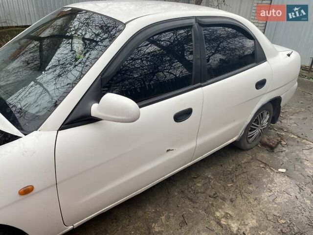 Белый Дэу Нубира, объемом двигателя 1.6 л и пробегом 281 тыс. км за 1600 $, фото 2 на Automoto.ua