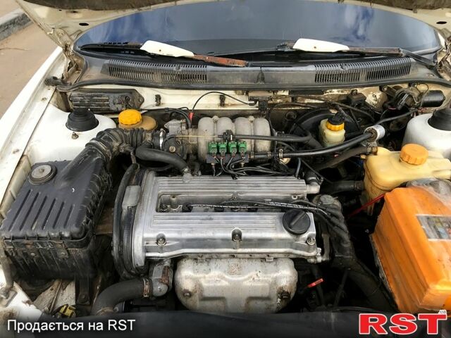 Білий Деу Нубіра, об'ємом двигуна 1.6 л та пробігом 0 тис. км за 1000 $, фото 6 на Automoto.ua