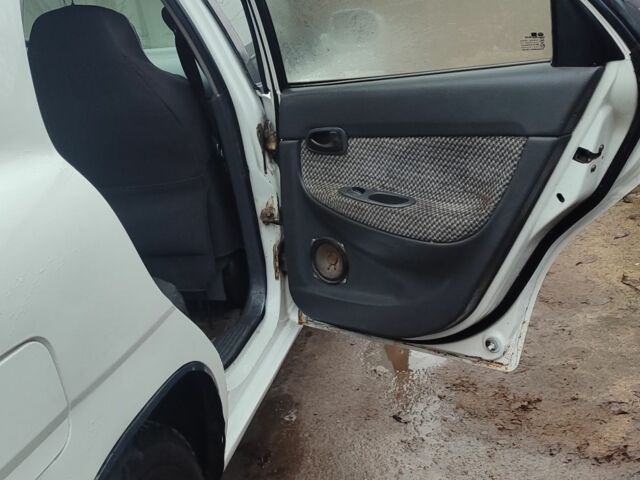 Белый Дэу Нубира, объемом двигателя 1.6 л и пробегом 200 тыс. км за 2147 $, фото 7 на Automoto.ua