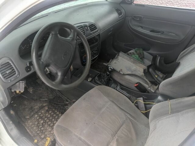 Белый Дэу Нубира, объемом двигателя 1.6 л и пробегом 340 тыс. км за 450 $, фото 1 на Automoto.ua