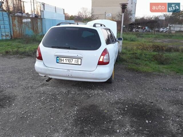 Белый Дэу Нубира, объемом двигателя 1.6 л и пробегом 300 тыс. км за 1500 $, фото 1 на Automoto.ua