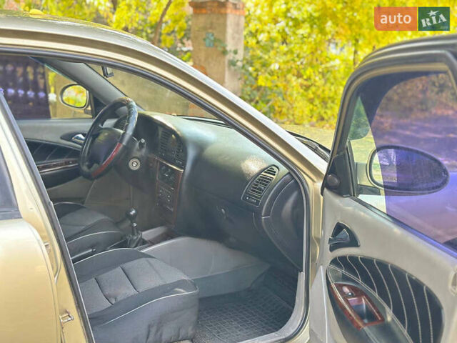 Бежевий Деу Нубіра, об'ємом двигуна 2 л та пробігом 220 тис. км за 2200 $, фото 10 на Automoto.ua