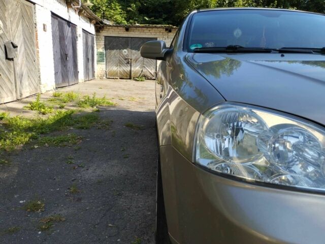 Бежевий Деу Нубіра, об'ємом двигуна 1.8 л та пробігом 158 тис. км за 4700 $, фото 4 на Automoto.ua