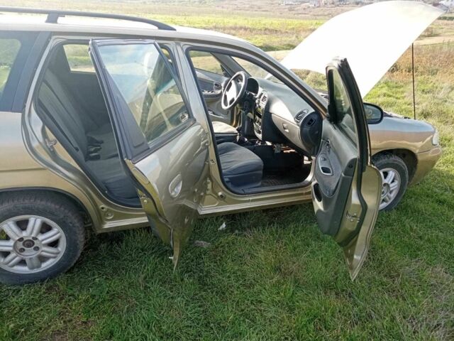 Бежевый Дэу Нубира, объемом двигателя 0 л и пробегом 200 тыс. км за 2000 $, фото 4 на Automoto.ua